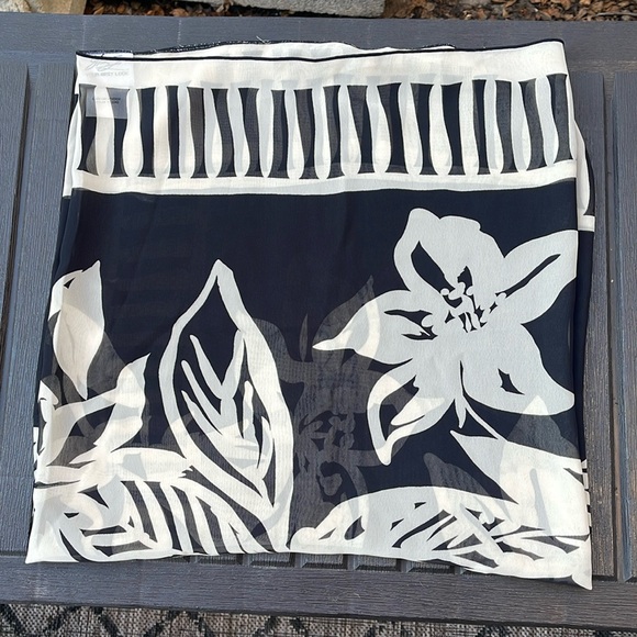 Black & Cream Color Chiffon Shawl / Wrap - Picture 12 of 12